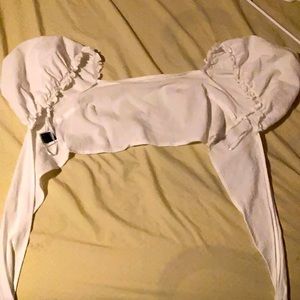 White ruffled sleeve crop